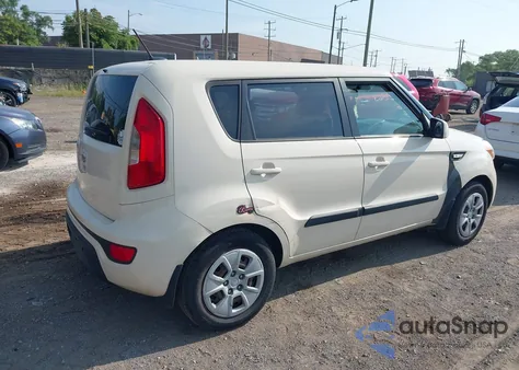 2013 Kia Soul z USA, uszkodzony, nr VIN KNDJT2A5XD7762394